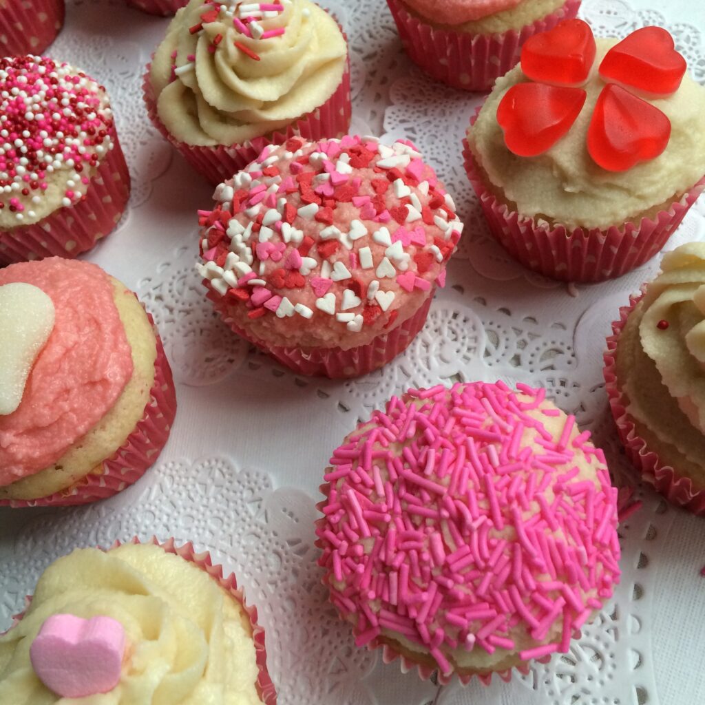 Valentines cupcake decorating