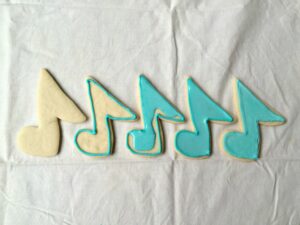 How to decorate sugar cookies with royal icing