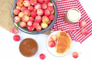 Have a crab apple tree full of apples and no idea what to do with it? You'll want to make this maple spiced crab apple butter! All the smells and tastes of autumn. Spread it on toast or fresh bread, use it as a pancake topping, or use it to flavour plain yogurt.