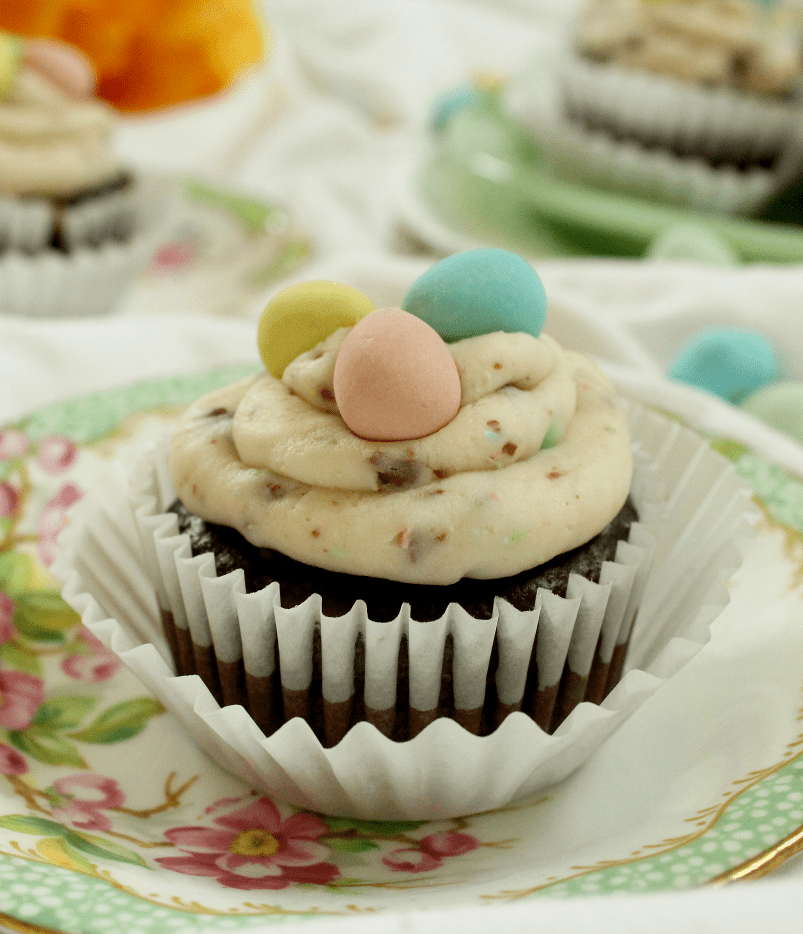 If you love Cadbury mini eggs you'll love these easy Easter cupcakes! Your kids will devour the buttercream icing and you'll enjoy a different Easter dessert idea that isn't a bird's nest. Try these fun treats and watch them disappear! #Easter #Easterbaking #Eastercupcakes #baking #cupcakes #minieggs #Cadburyminieggs #Easterrecipe #holidaycupcake #funtreats #forkids