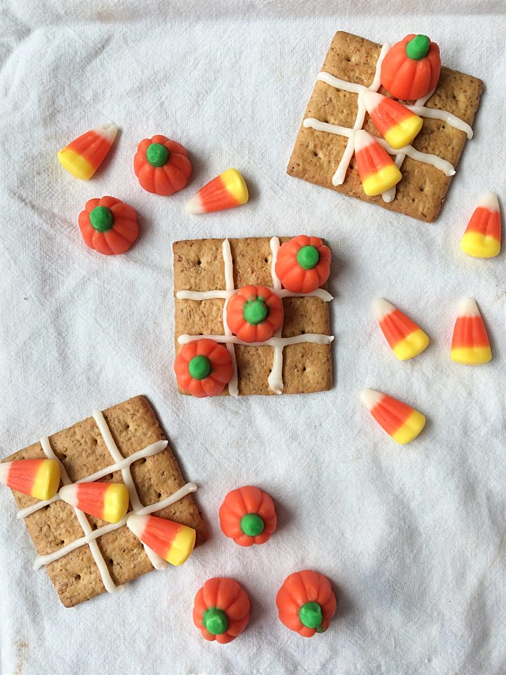 It's the night before your kids classroom Halloween party, what fast and easy sweet treat can you make?  This easy edible fall tic tac toe dessert.  Pumpkin candy, icing, graham cracker, and you're done!  So cute for toddlers, kids, and schools. #halloween #treats #fast #easy #nobake #kids #toddlers #recipe #desserts #party