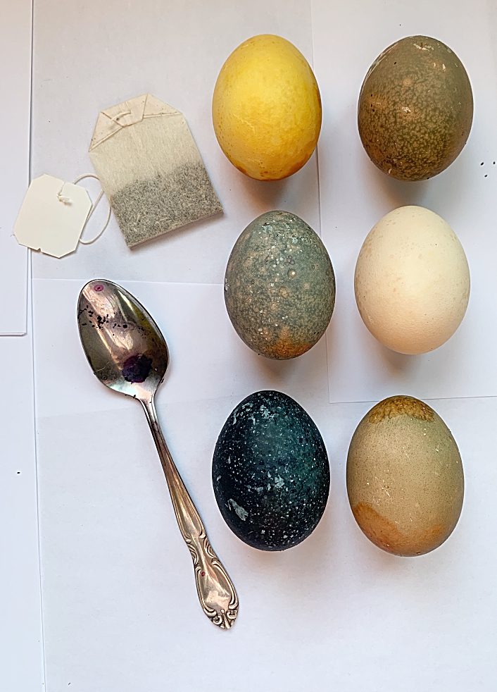 Ever wished you knew how to naturally dye easter eggs, and what exact recipe works the best? Here's how I made DIY Easter Eggs using herbal teas! It's such a cool decorating idea for adults, teens, or kids. #eastereggs #tea