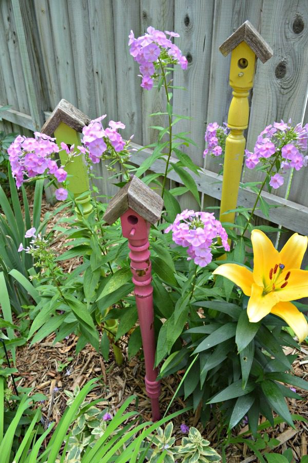 I think whimsical garden art really makes a backyard flower bed.  I love these 20 diy ideas that are either recylcled, upcylcled, or from junk that nobody wants.  I need to do some of these in my outdoor space--especially these birdhouses. #gardenart #whimsical #flowergarden #landscapingideas