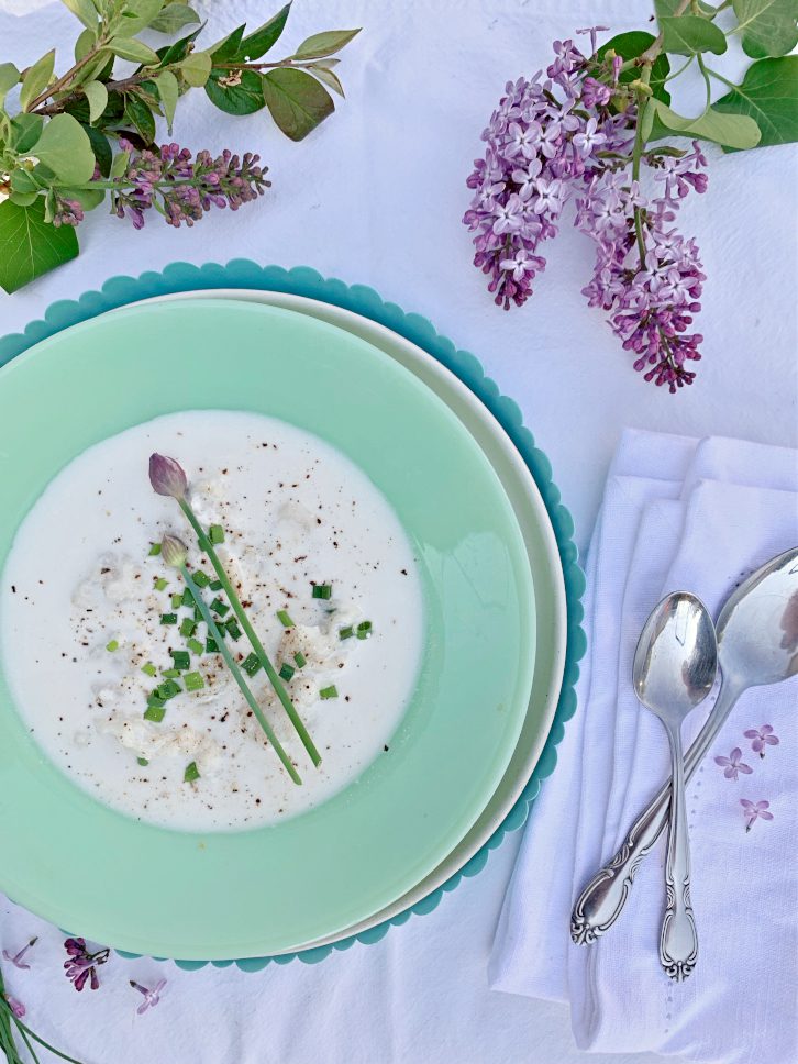 Get a taste of spring with this creamy chive dumpling soup recipe.  It's simple and easy to make using fresh herbs out of your garden. #soup #chives #herb #recipe