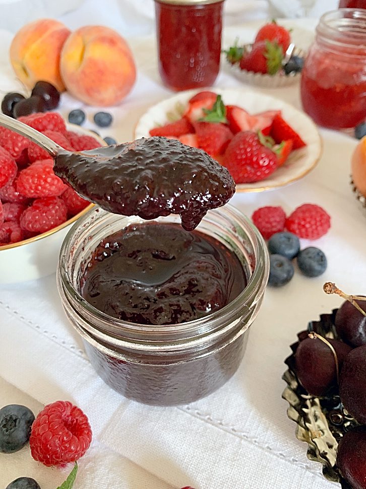 New to Canning? This guide will show beginners how to to water bath can with tons of little tips and tricks to make the whole process easier. It's simple to can jams, jellies, tomatoes, salsa, peaches, and more when you use this process. #canning #beginners #tips #hacks #equipment